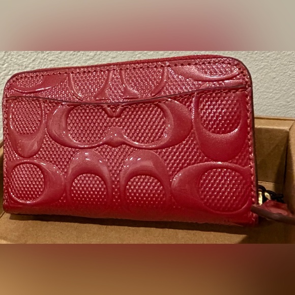 FREE SHIPPING - COACH Boxed Signature Patent
Leather Zip Around Wallet - Picture 2 of 3